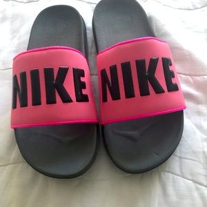 Woman’s Nike slides size 9